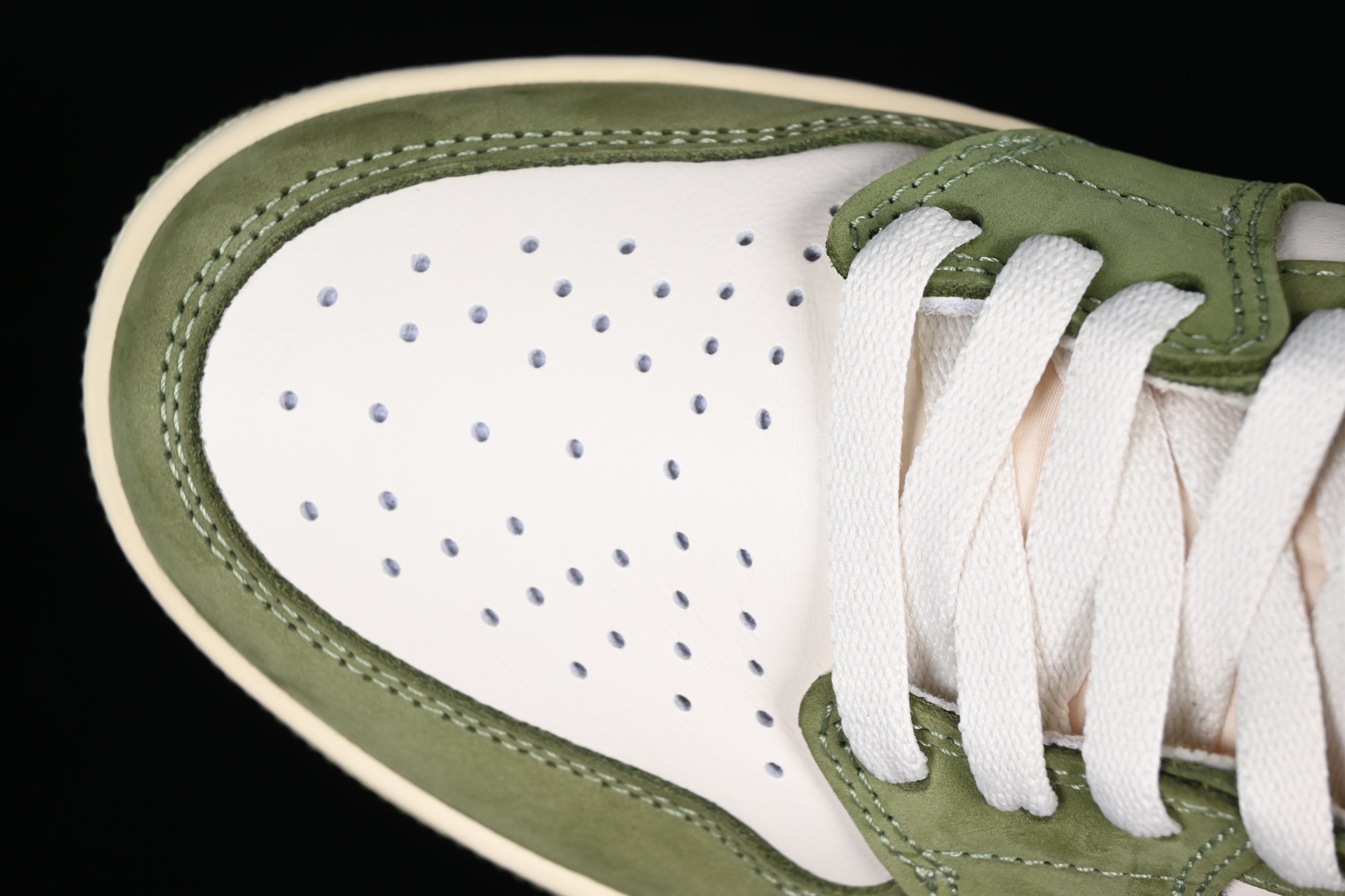 Air Jordan 1 Retro High "Celadon"