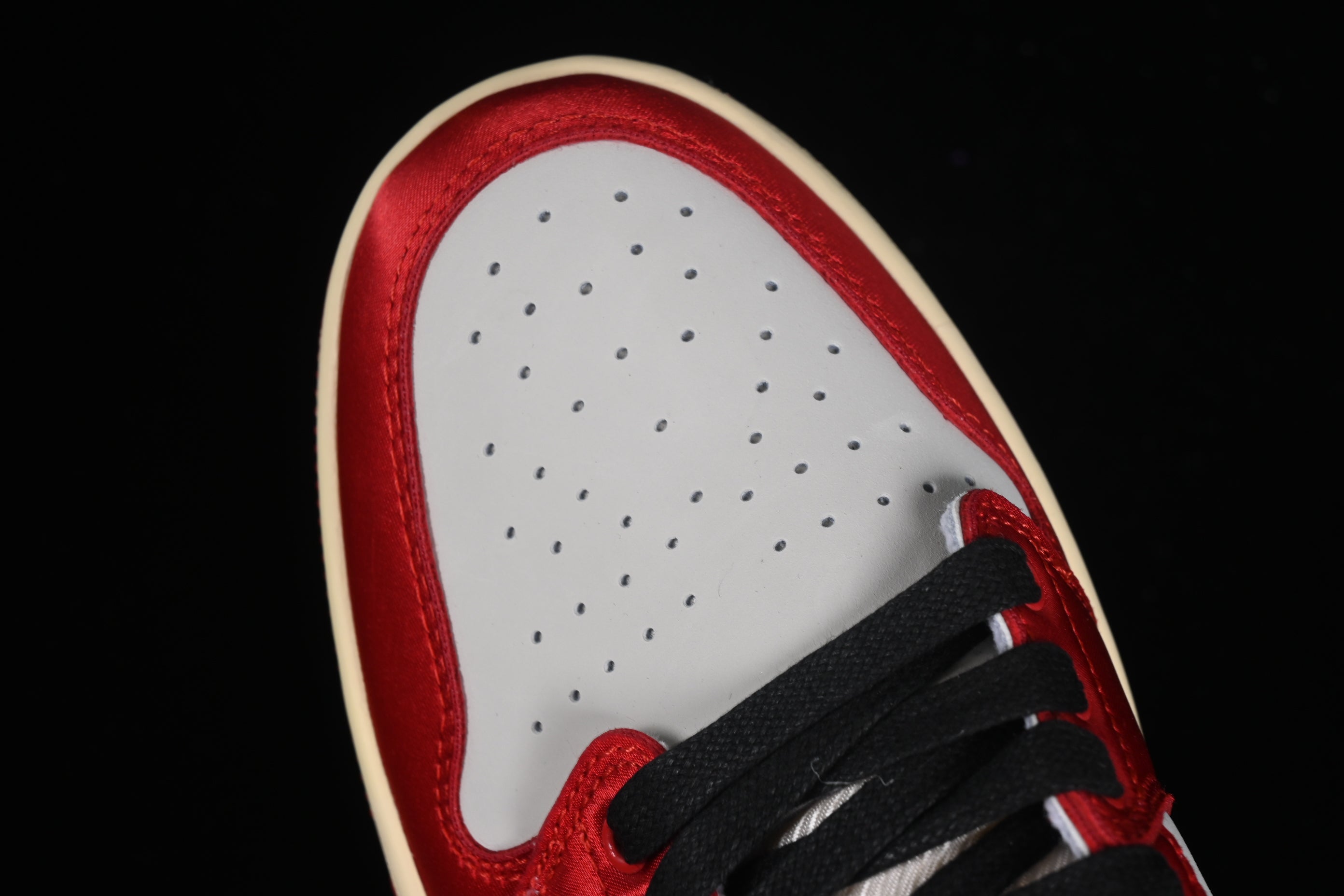 Jordan 1 Retro Low OG
Trophy Room Rookie Card Away