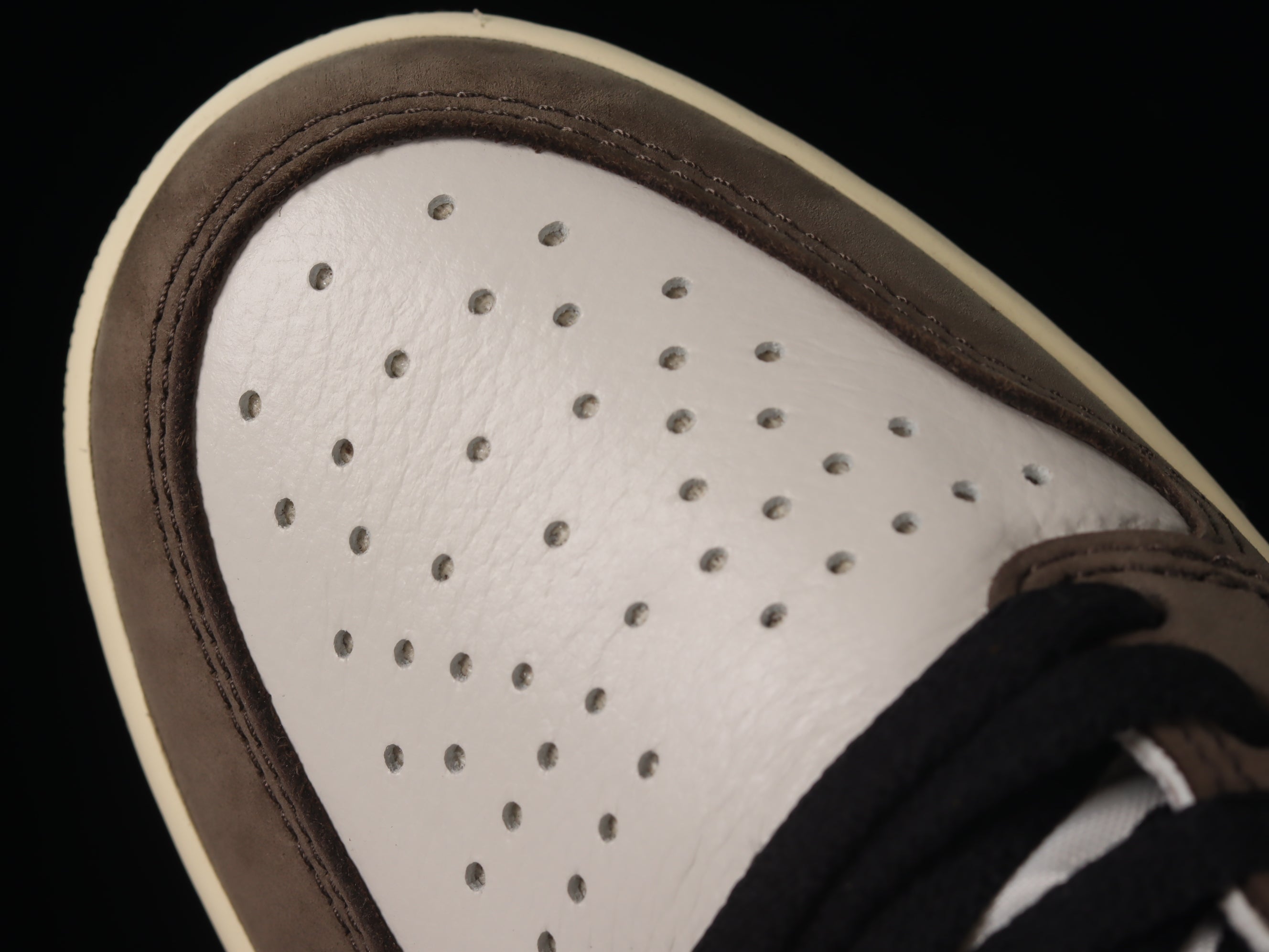 Air Jordan 1 Retro High Travis Scott "Mocha"