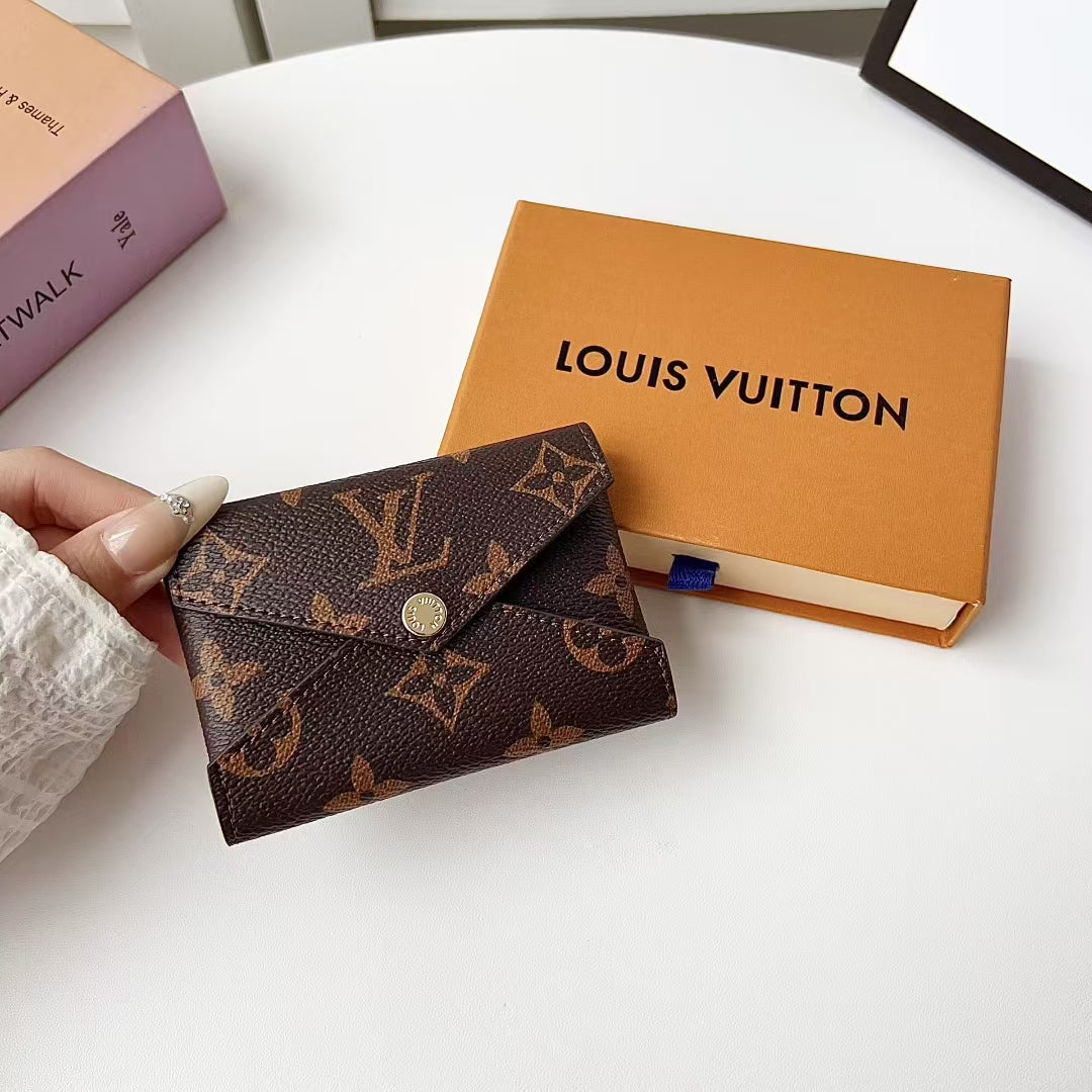 LV wallet card