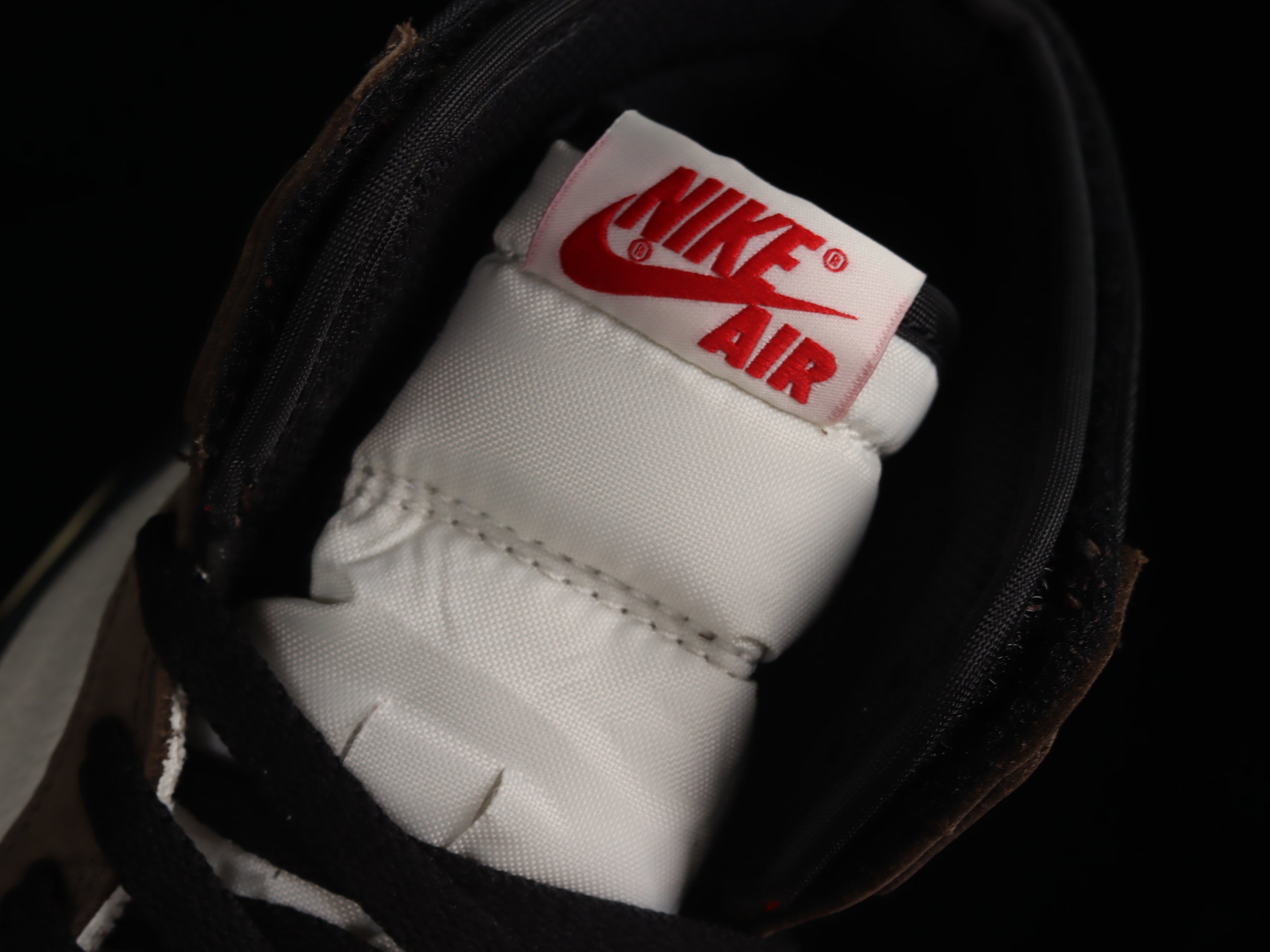 Air Jordan 1 Retro High Travis Scott "Mocha"