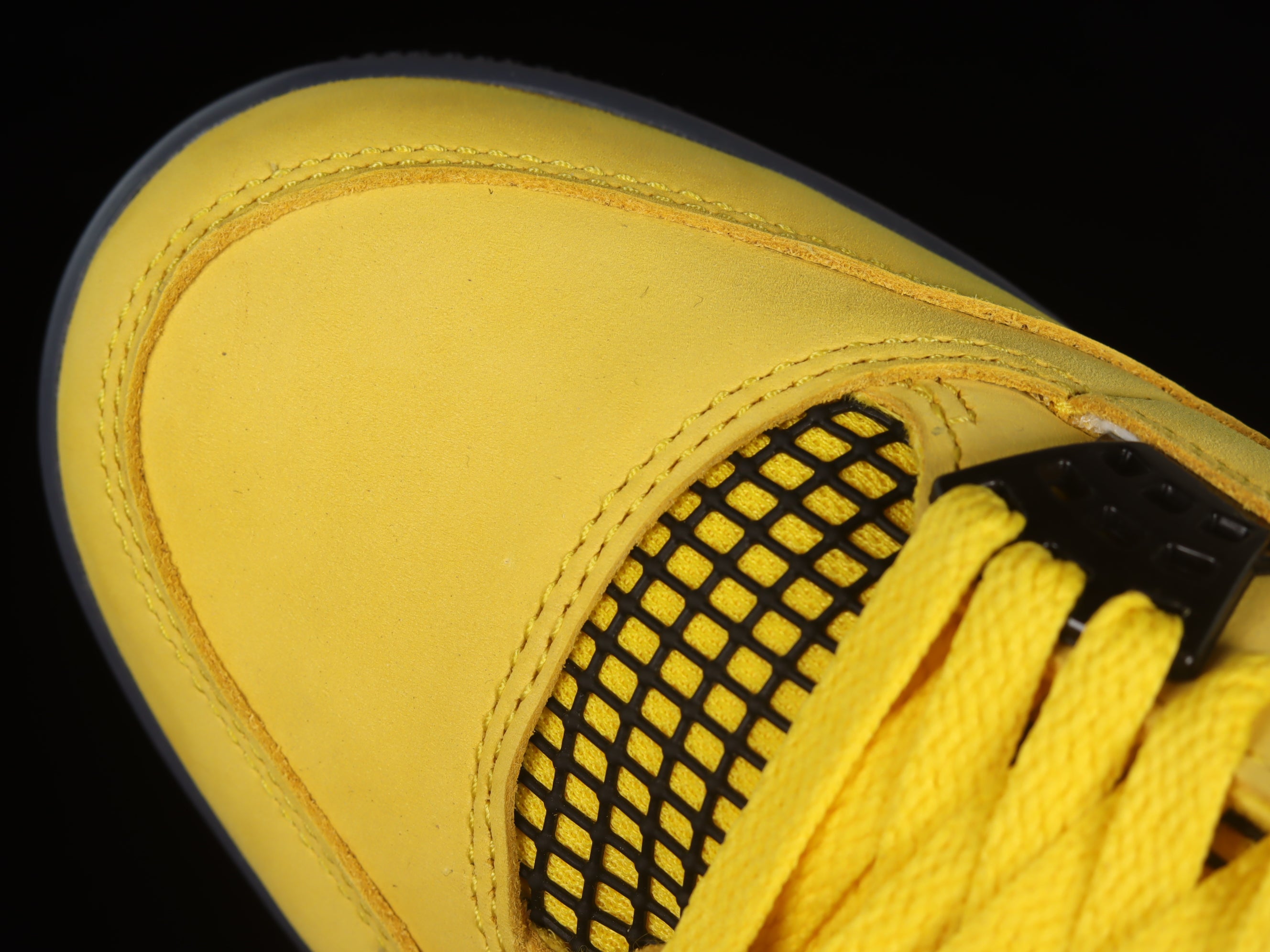 Air Jordan 4 Retro Lightning