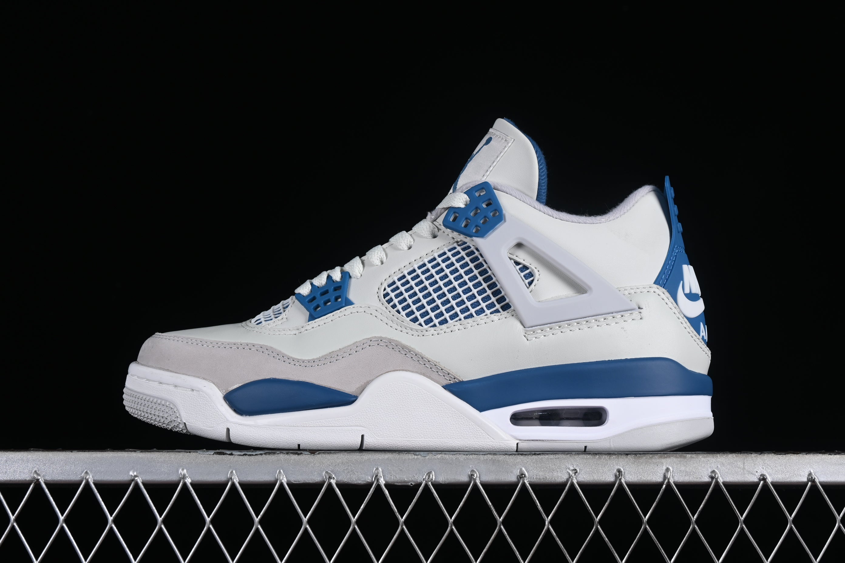 Jordan 4 Retro Military Blue (2024)