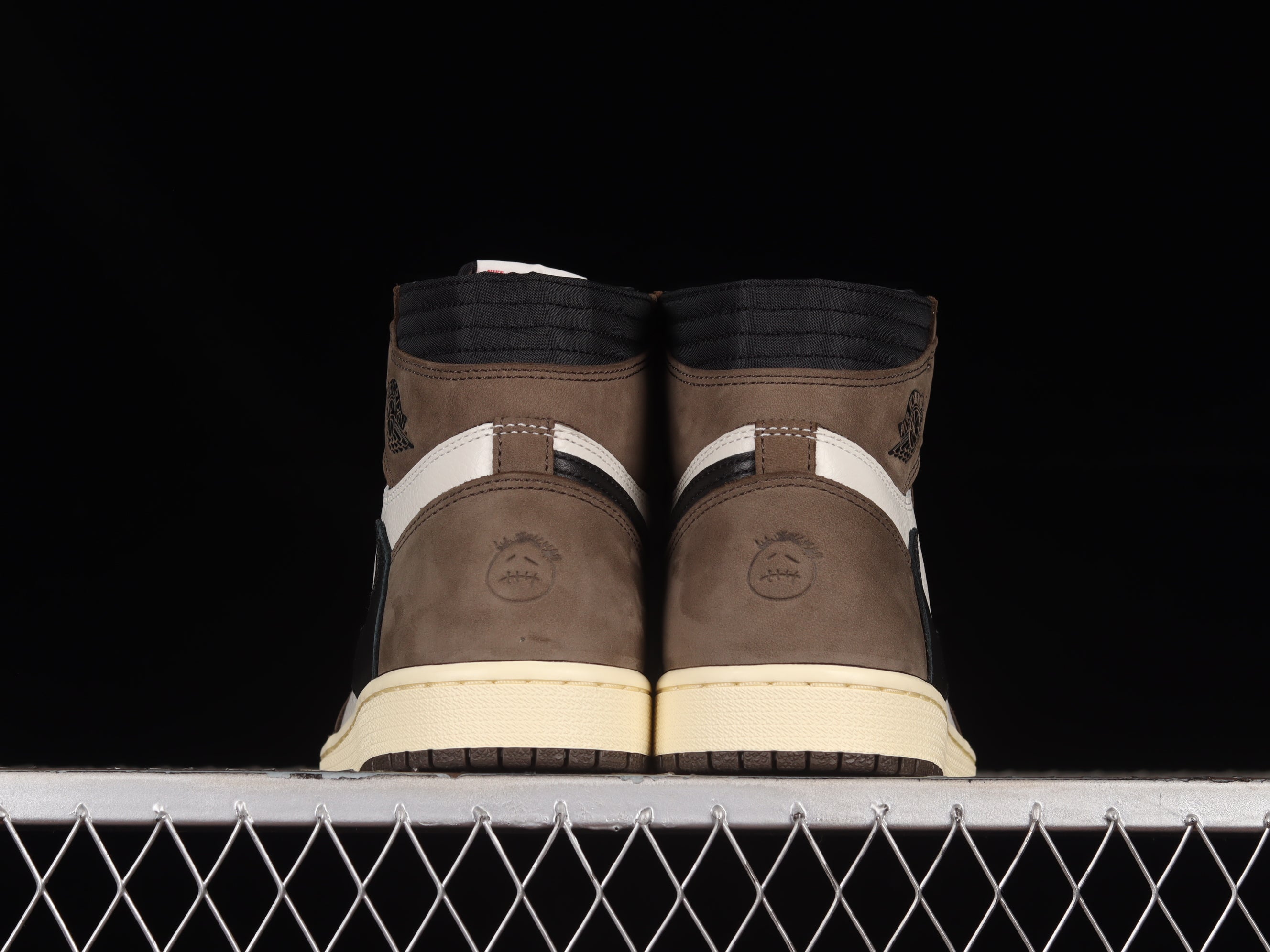 Air Jordan 1 Retro High Travis Scott "Mocha"