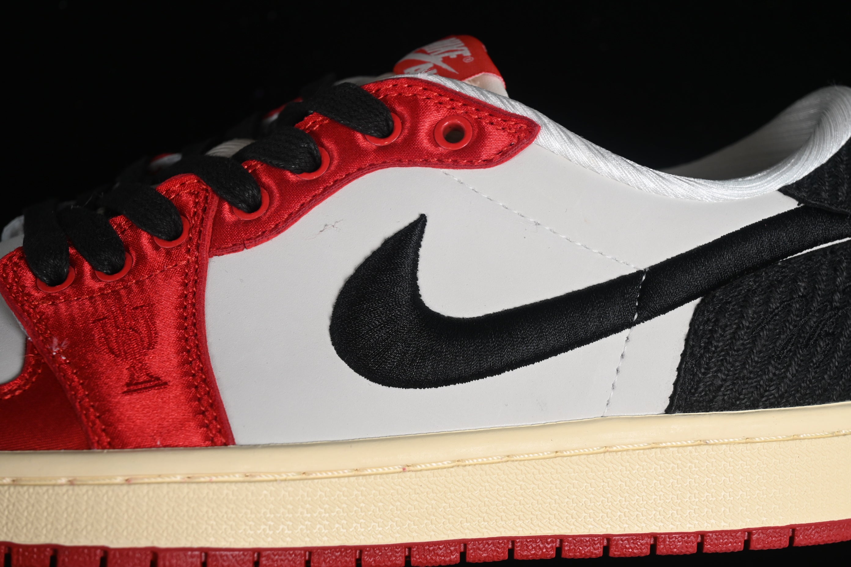 Jordan 1 Retro Low OG
Trophy Room Rookie Card Away