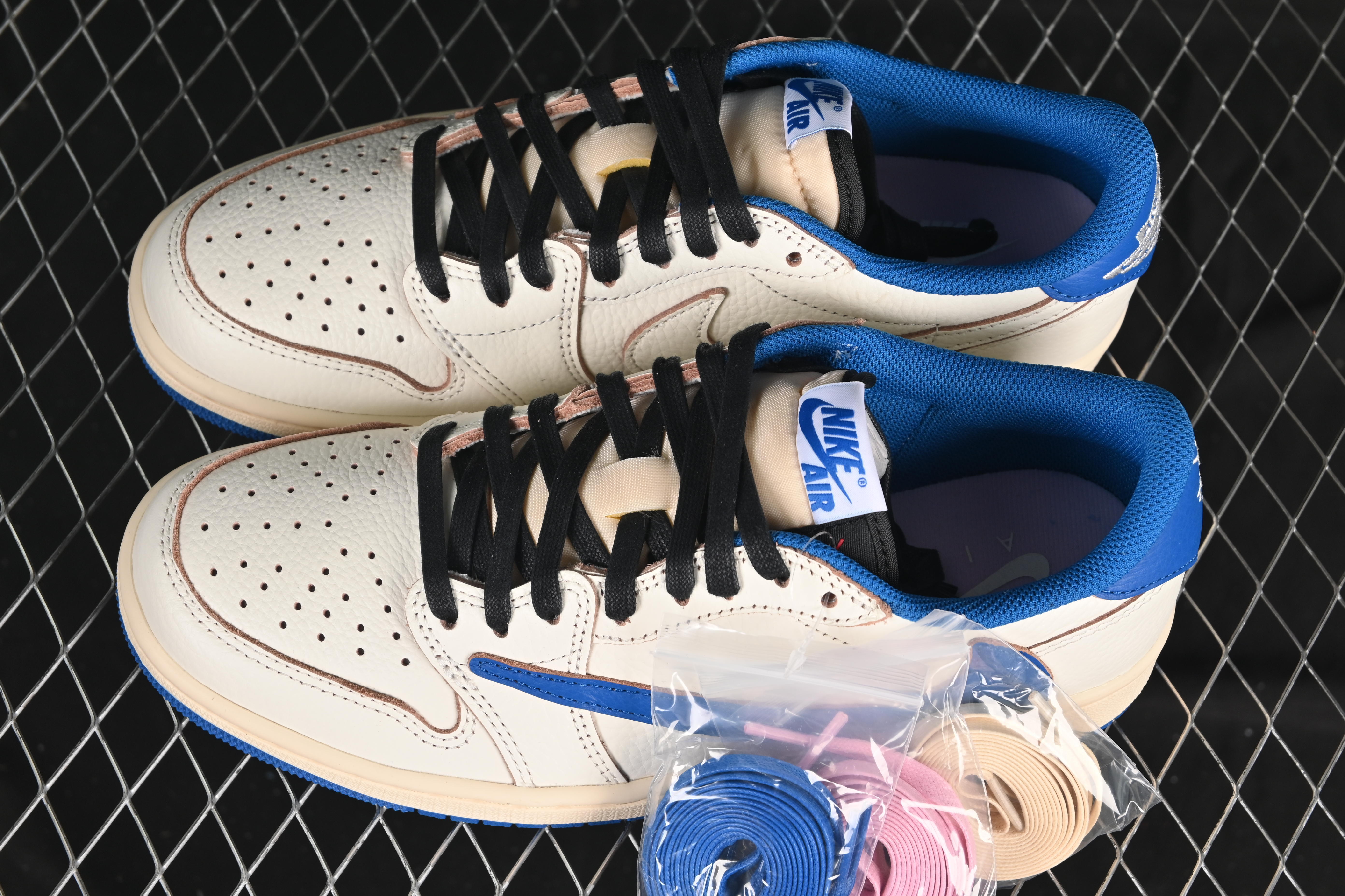 Travis Scott x Air Jordan 1 Low OG AJ1