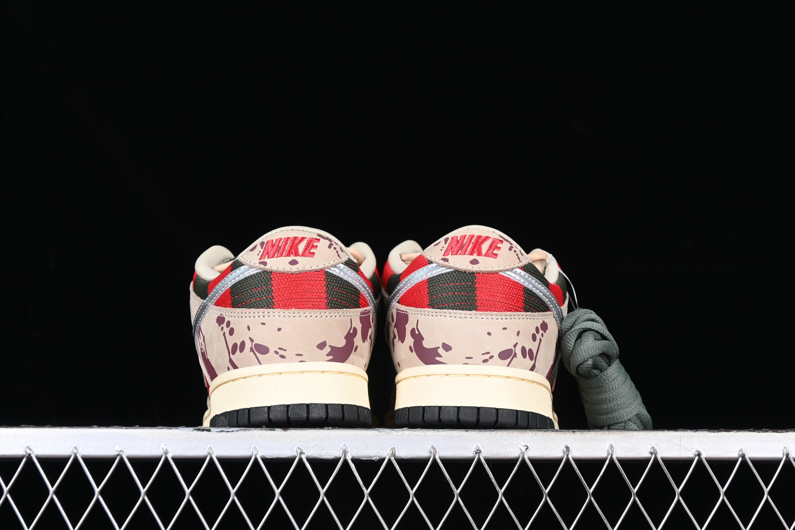 Nike SB Dunk Low Freddy Krueger