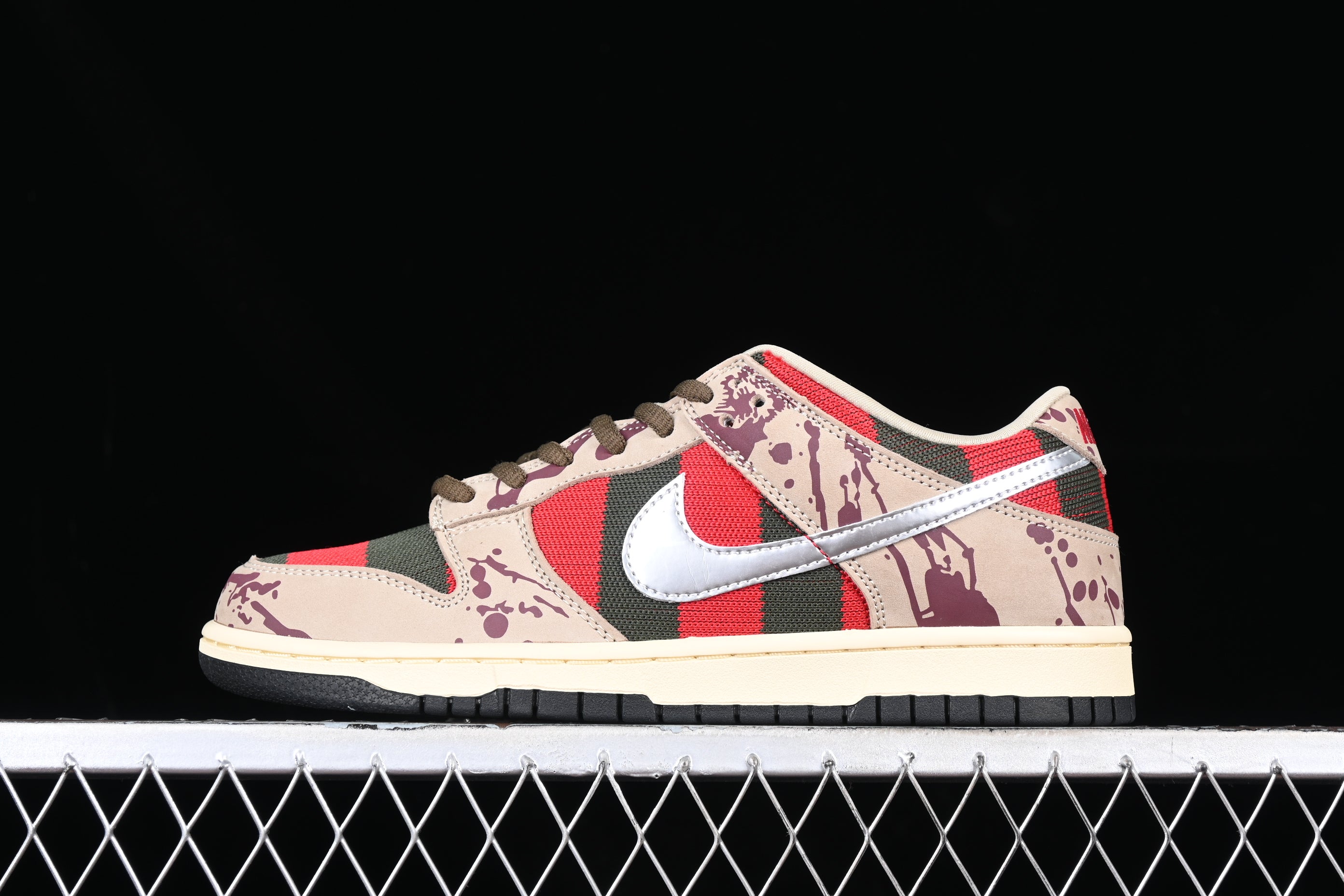 Nike SB Dunk Low Freddy Krueger