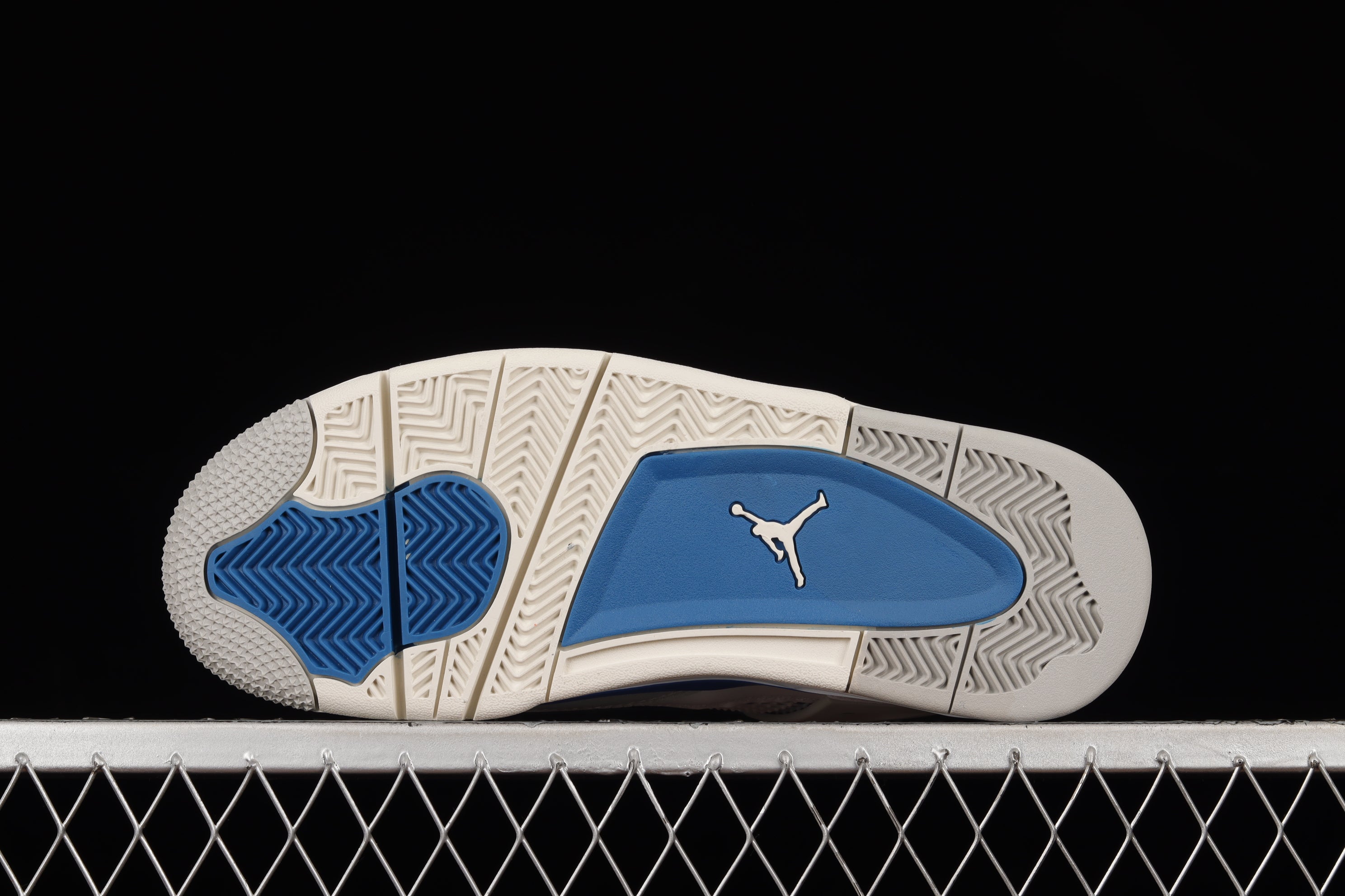 Jordan 4 Retro “Military Blue” (2024)