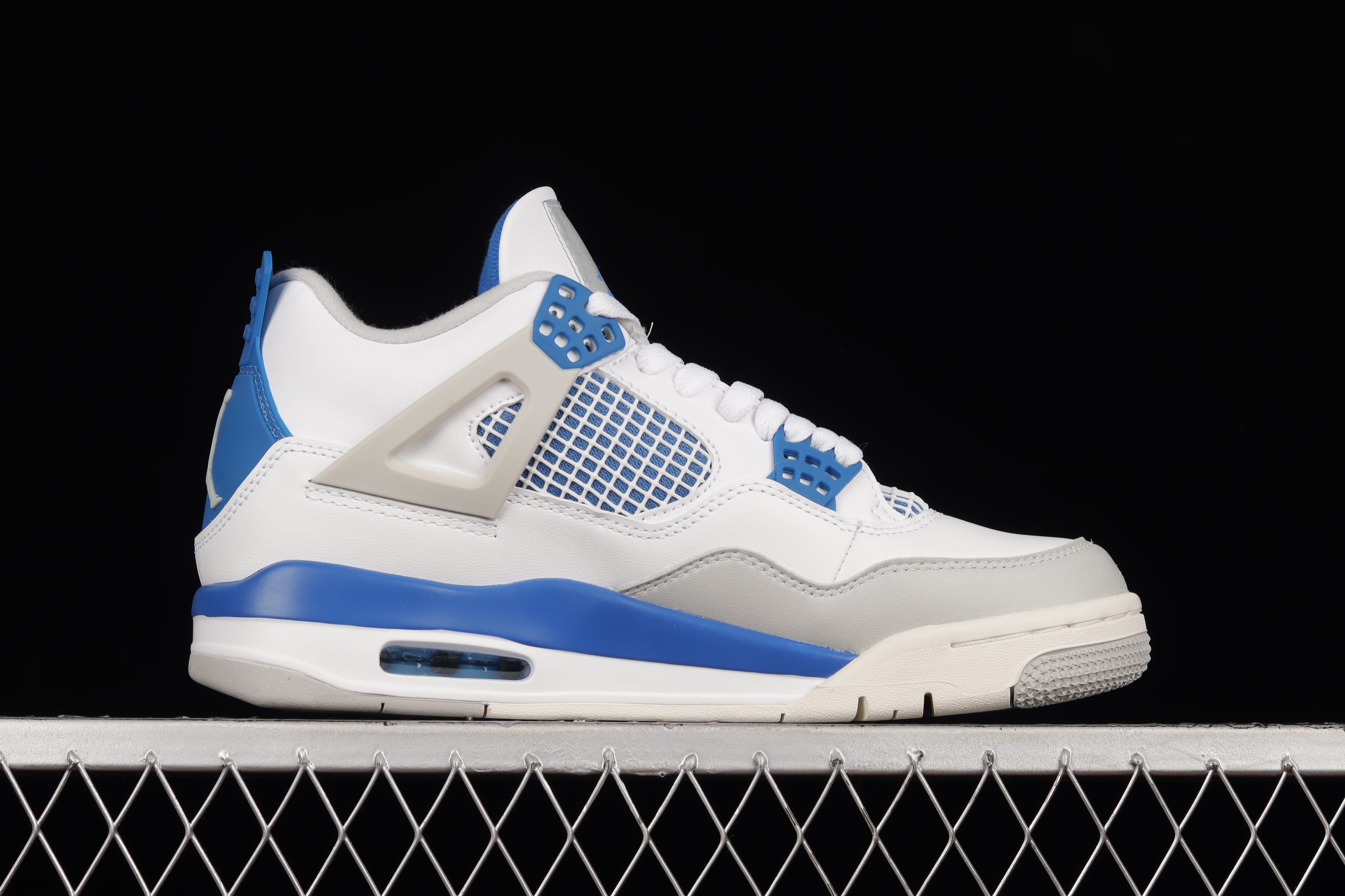 Jordan 4 Retro “Military Blue” (2024)