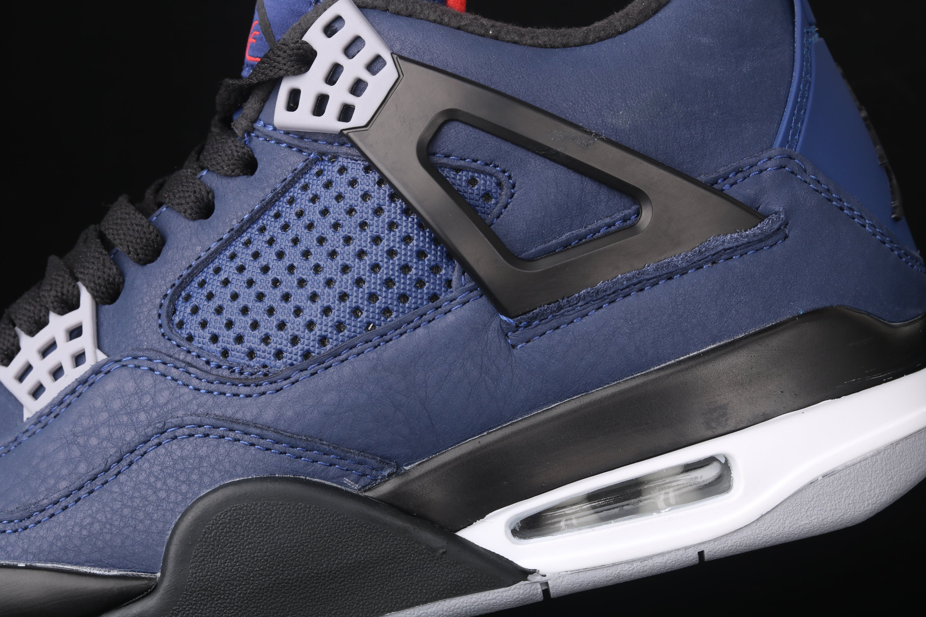 Loyal Blue premium leat