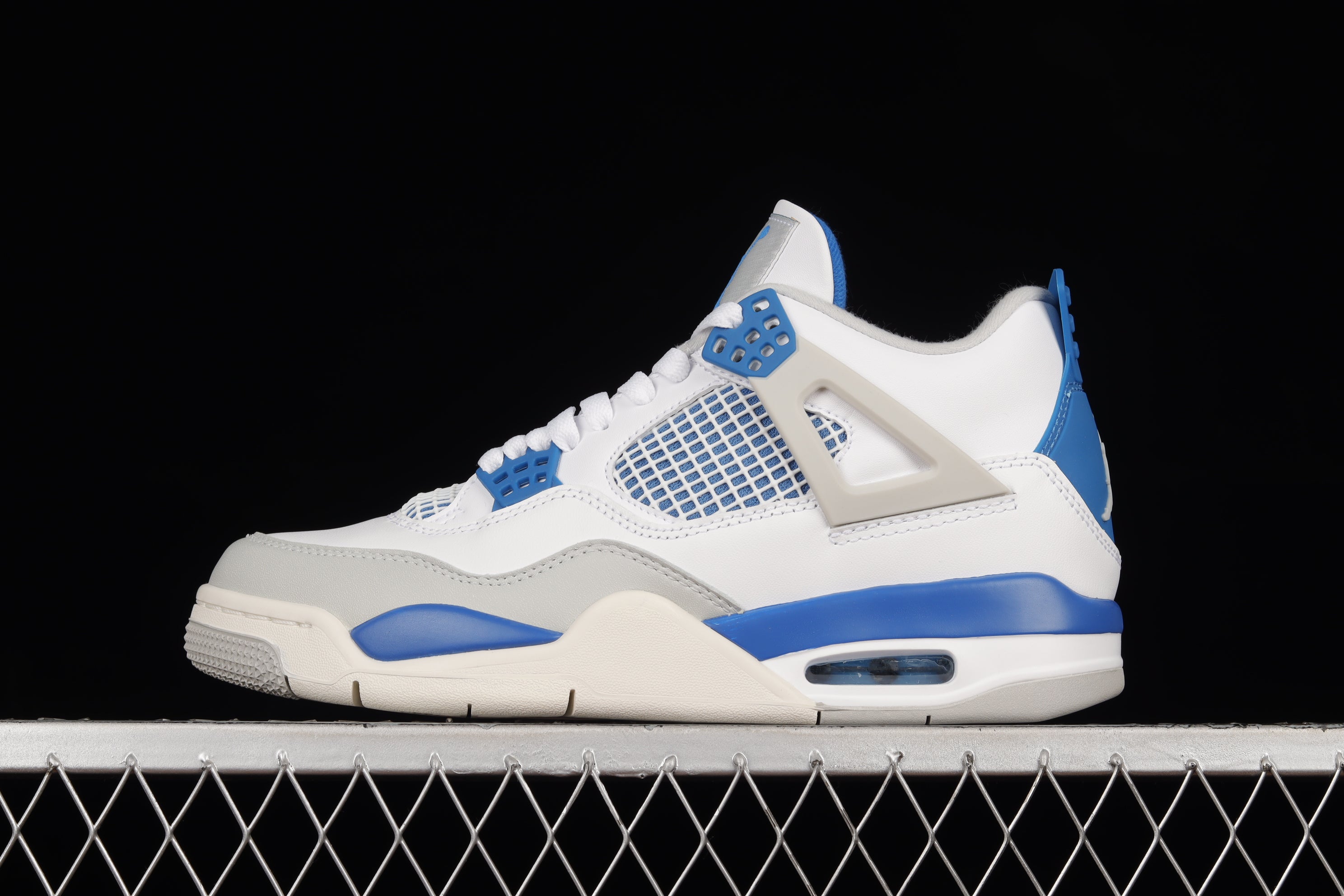 Jordan 4 Retro “Military Blue” (2024)