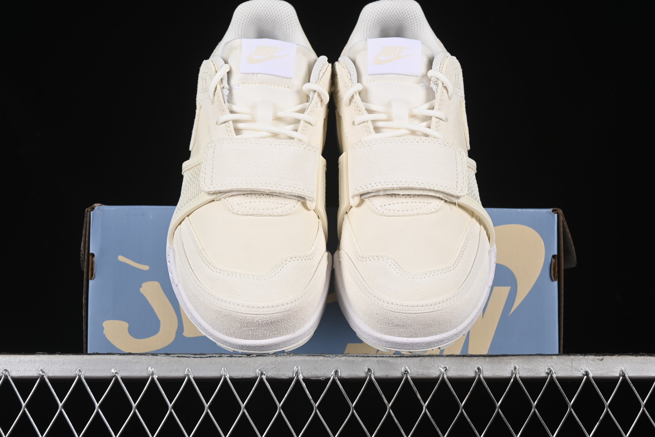 Nike Zoom Field Jaxx SP Travis Scott Sail