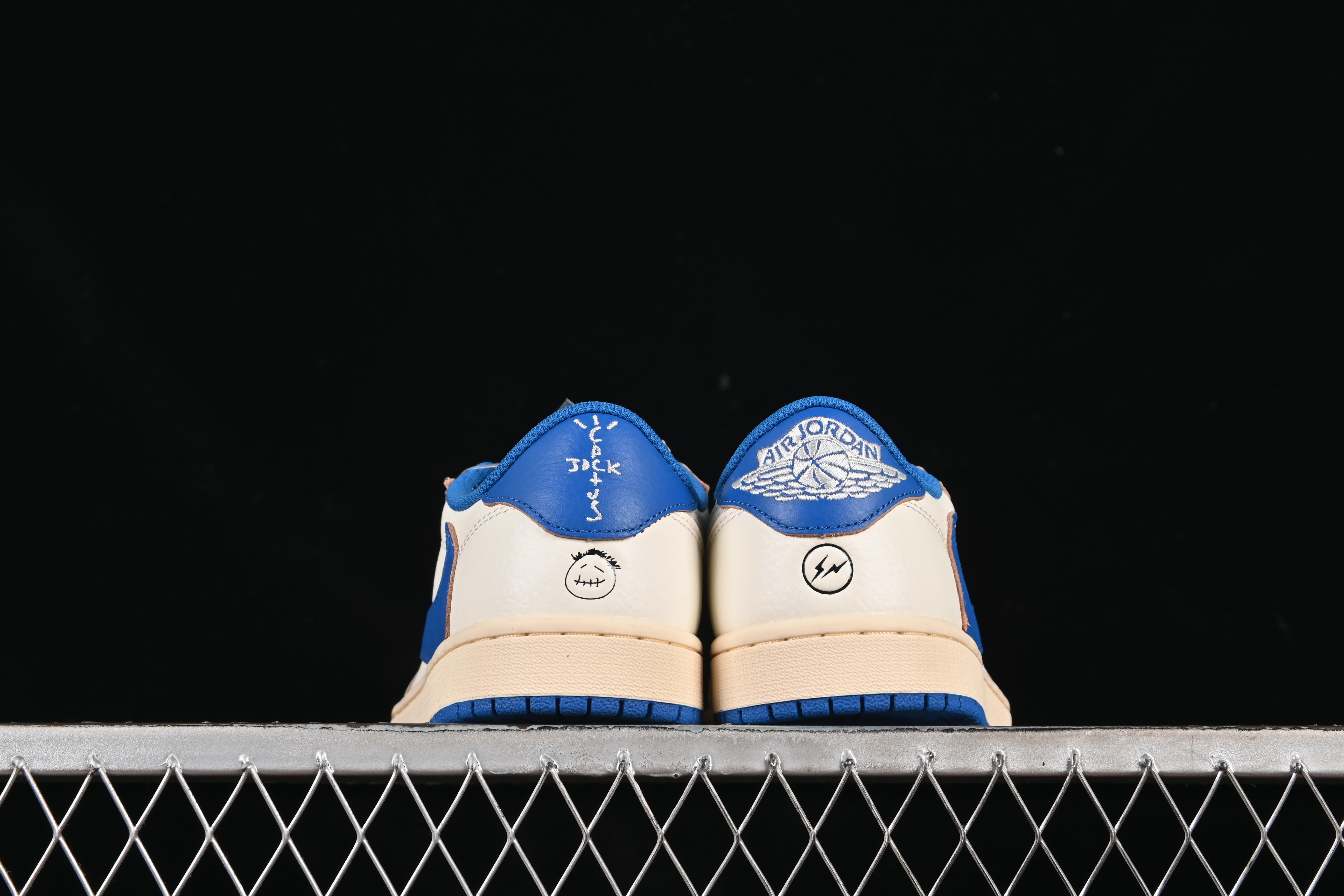 Travis Scott x Air Jordan 1 Low OG AJ1