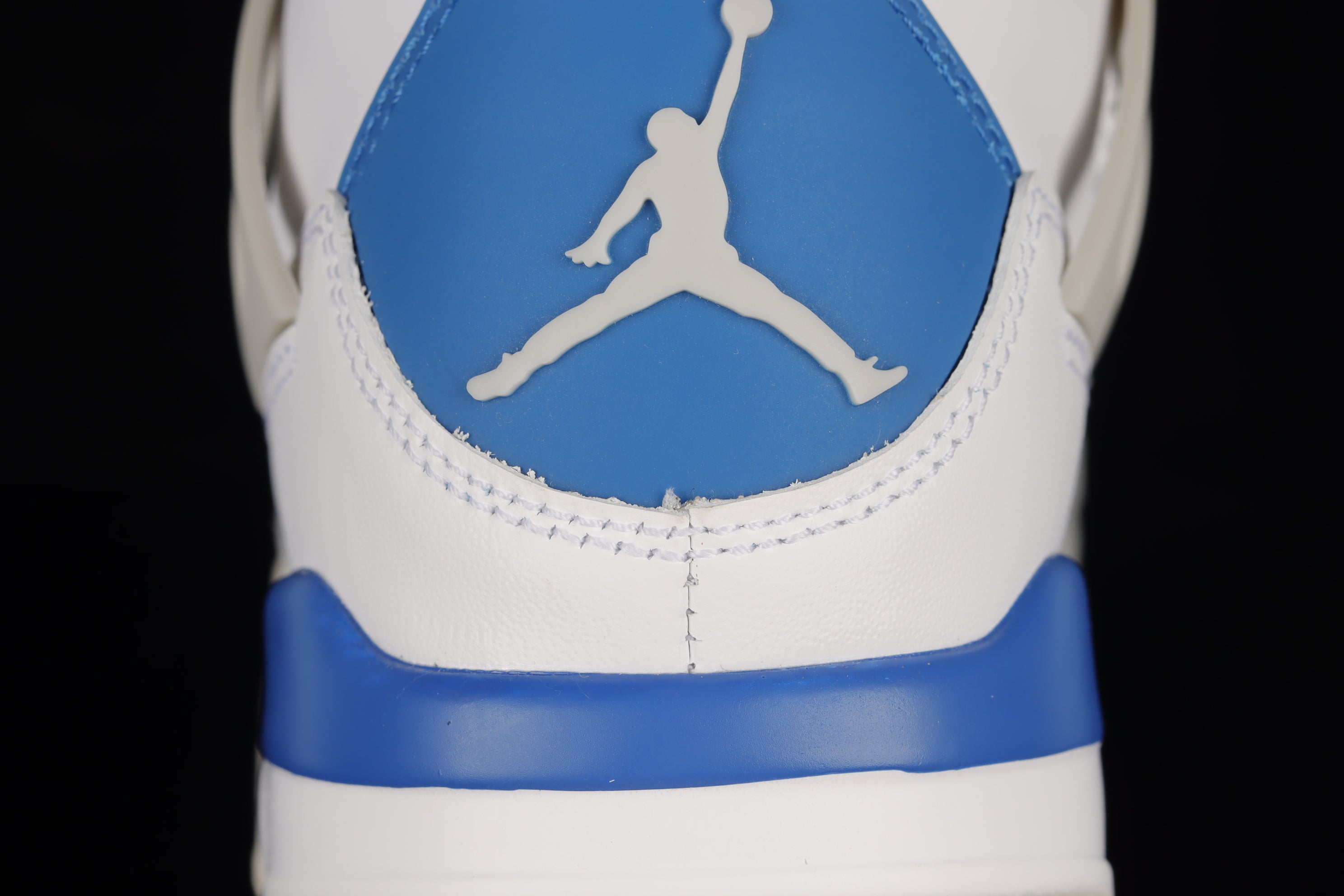 Jordan 4 Retro “Military Blue” (2024)
