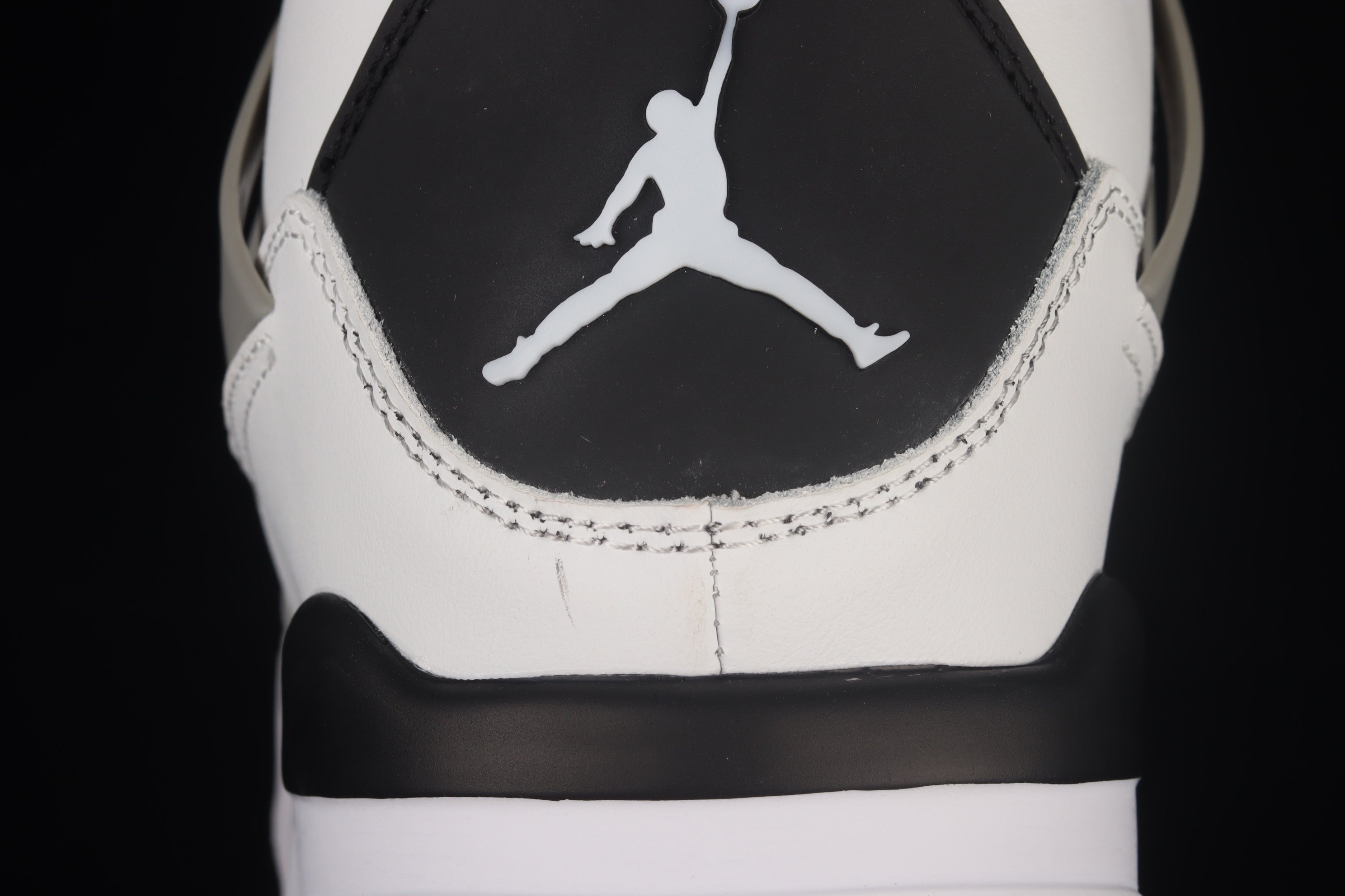 J 4 " LightSmokeGrey "