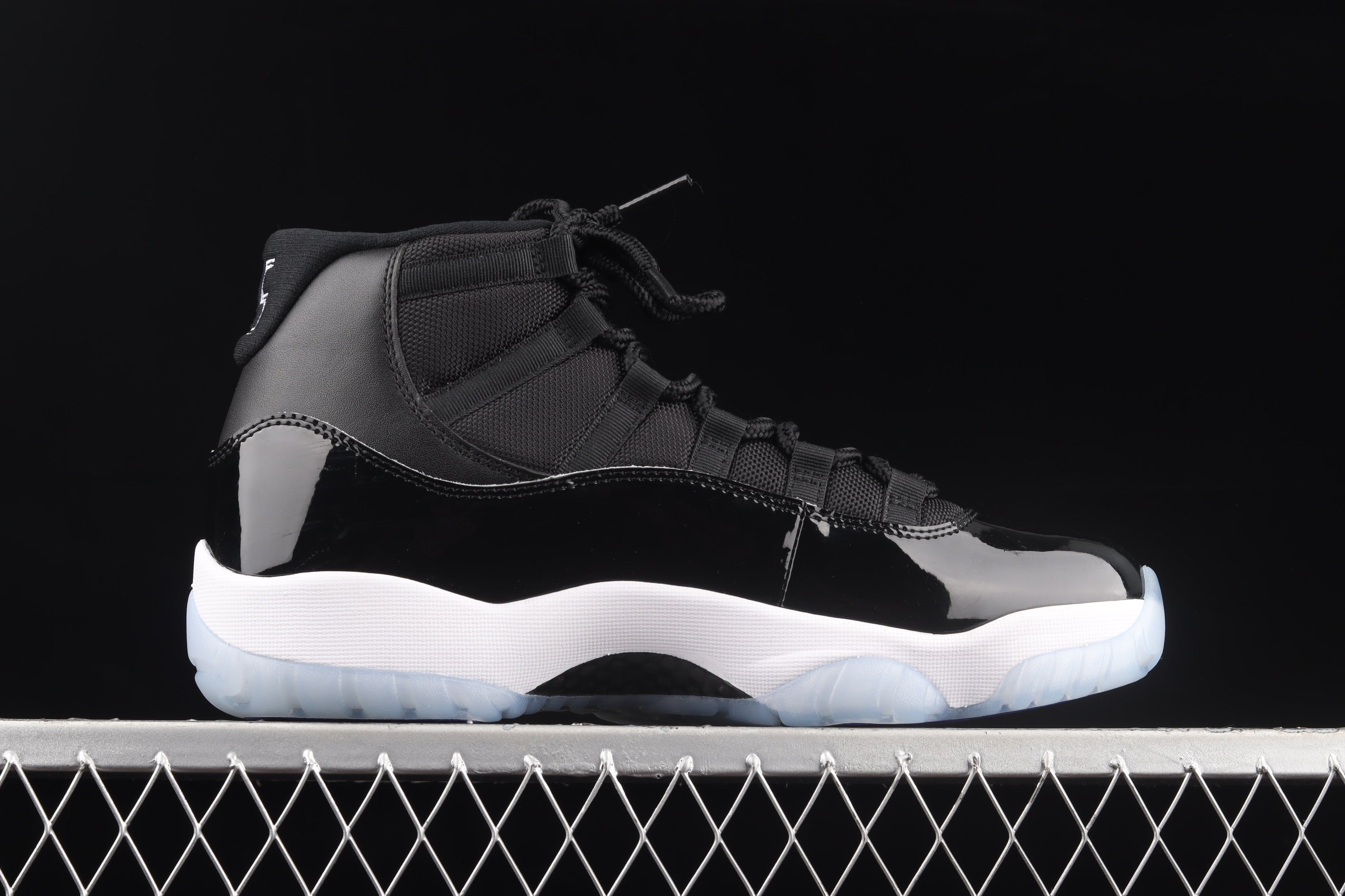 Jordan 11 RETRO Space Jam (2016)