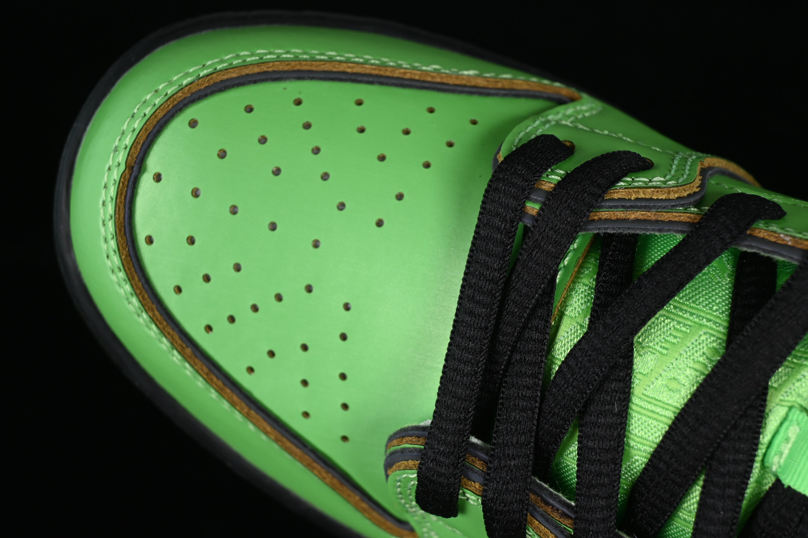 Powerpuff Nike SB Dunk "Buttercup"