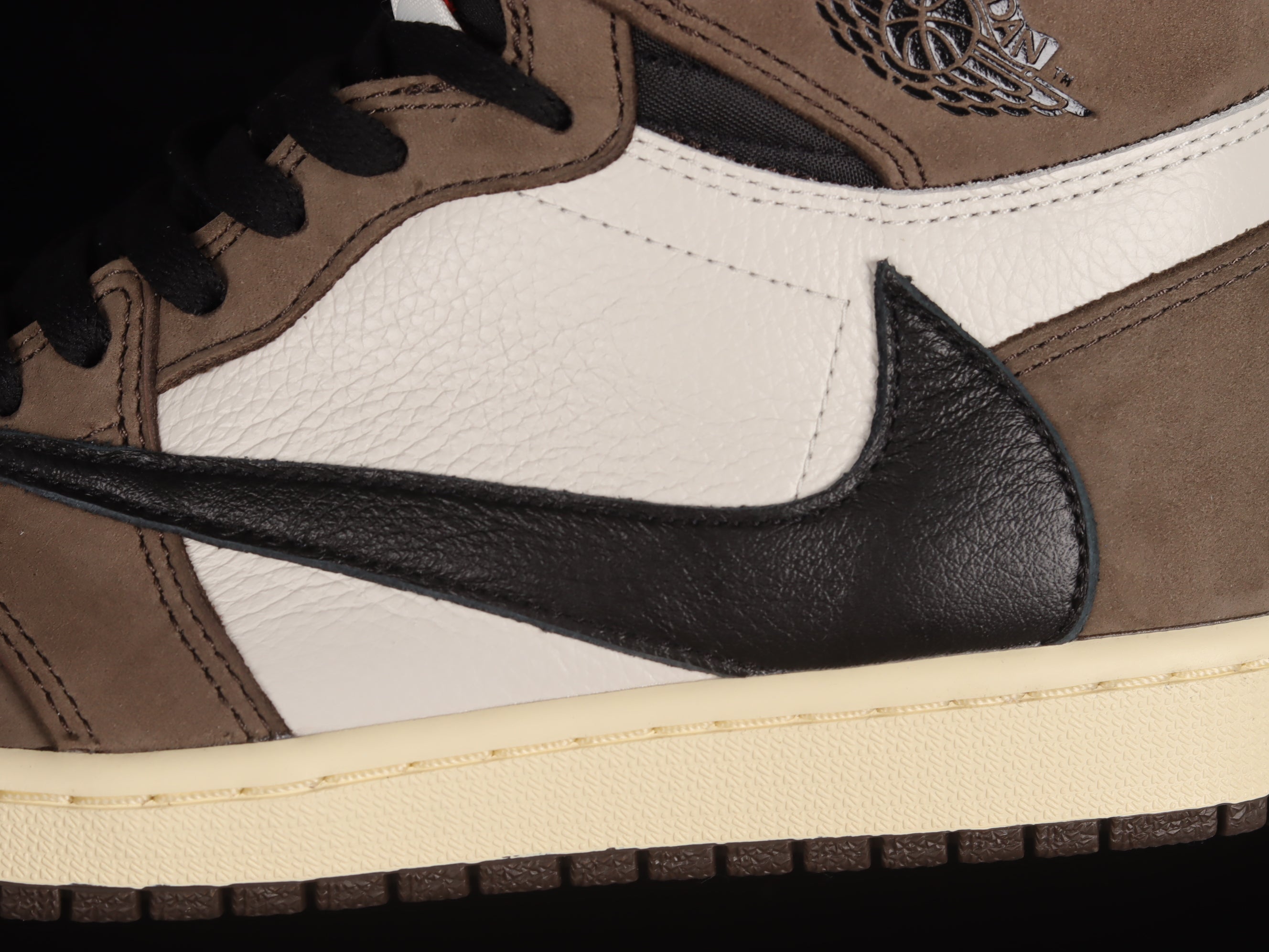 Air Jordan 1 Retro High Travis Scott "Mocha"