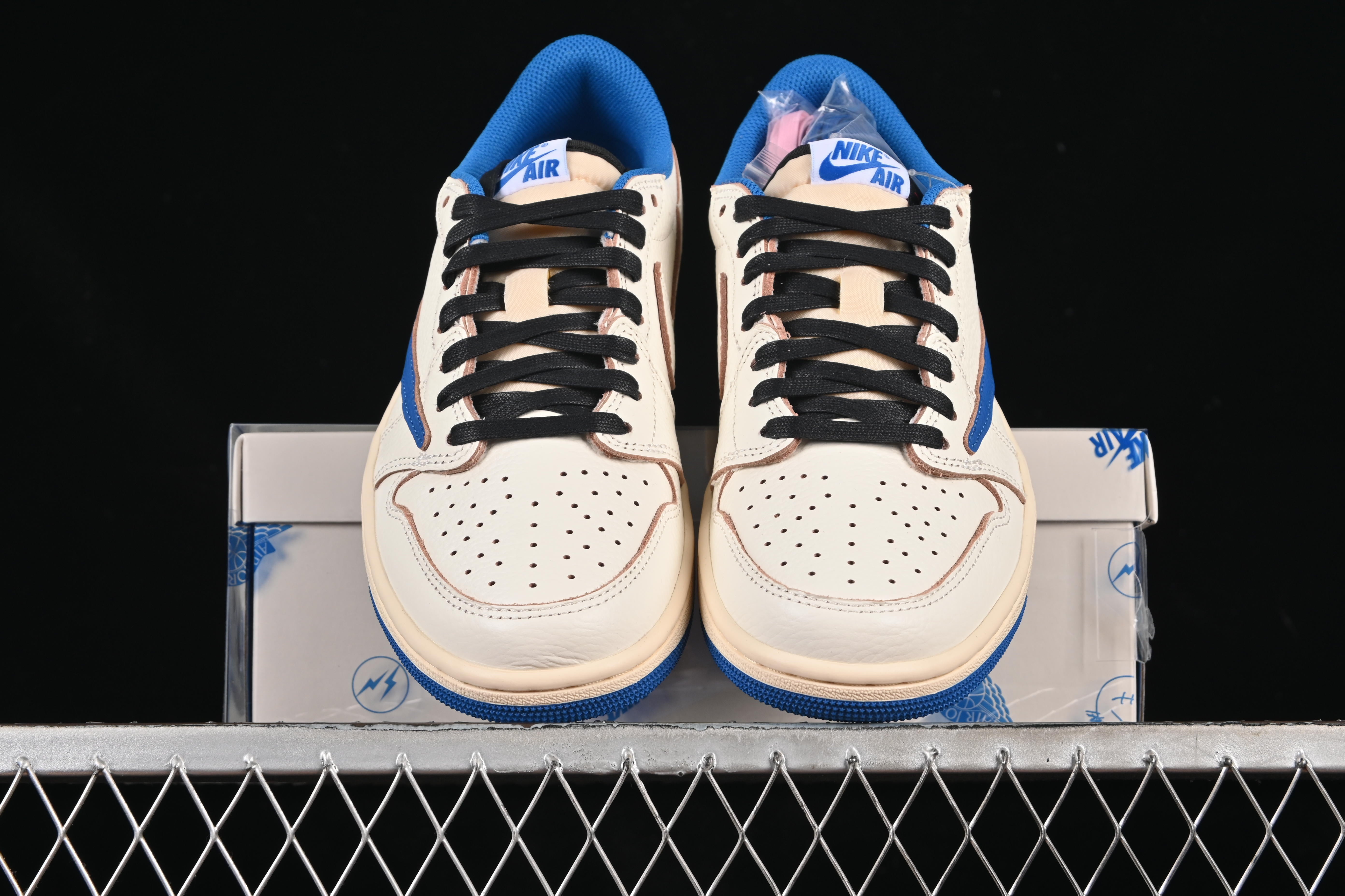 Travis Scott x Air Jordan 1 Low OG AJ1