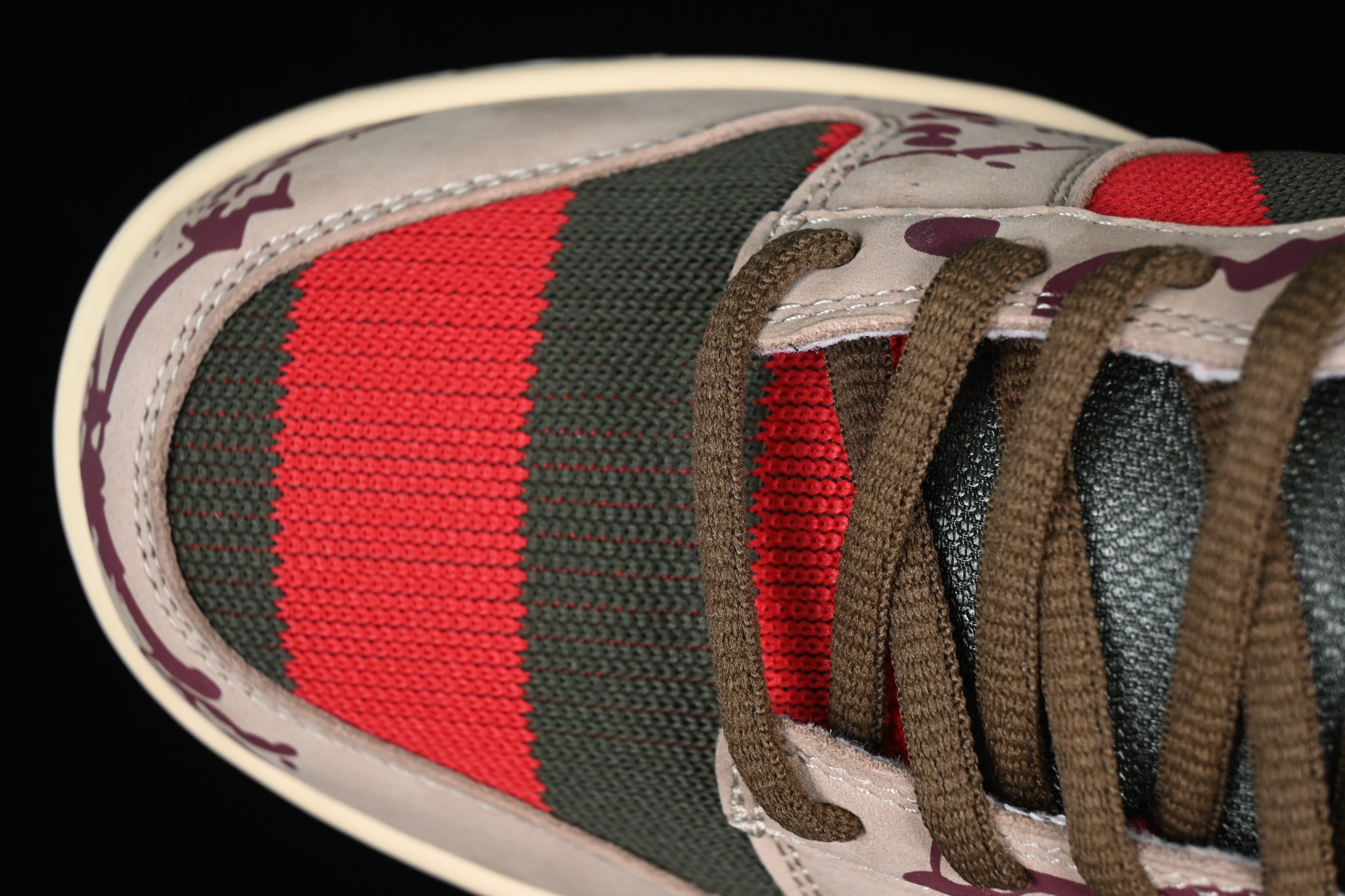 Nike SB Dunk Low Freddy Krueger