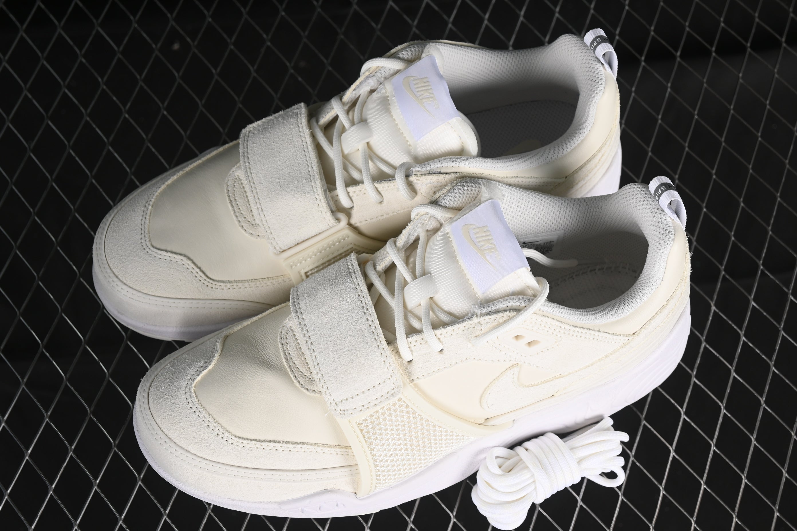 Nike Zoom Field Jaxx SP Travis Scott Sail