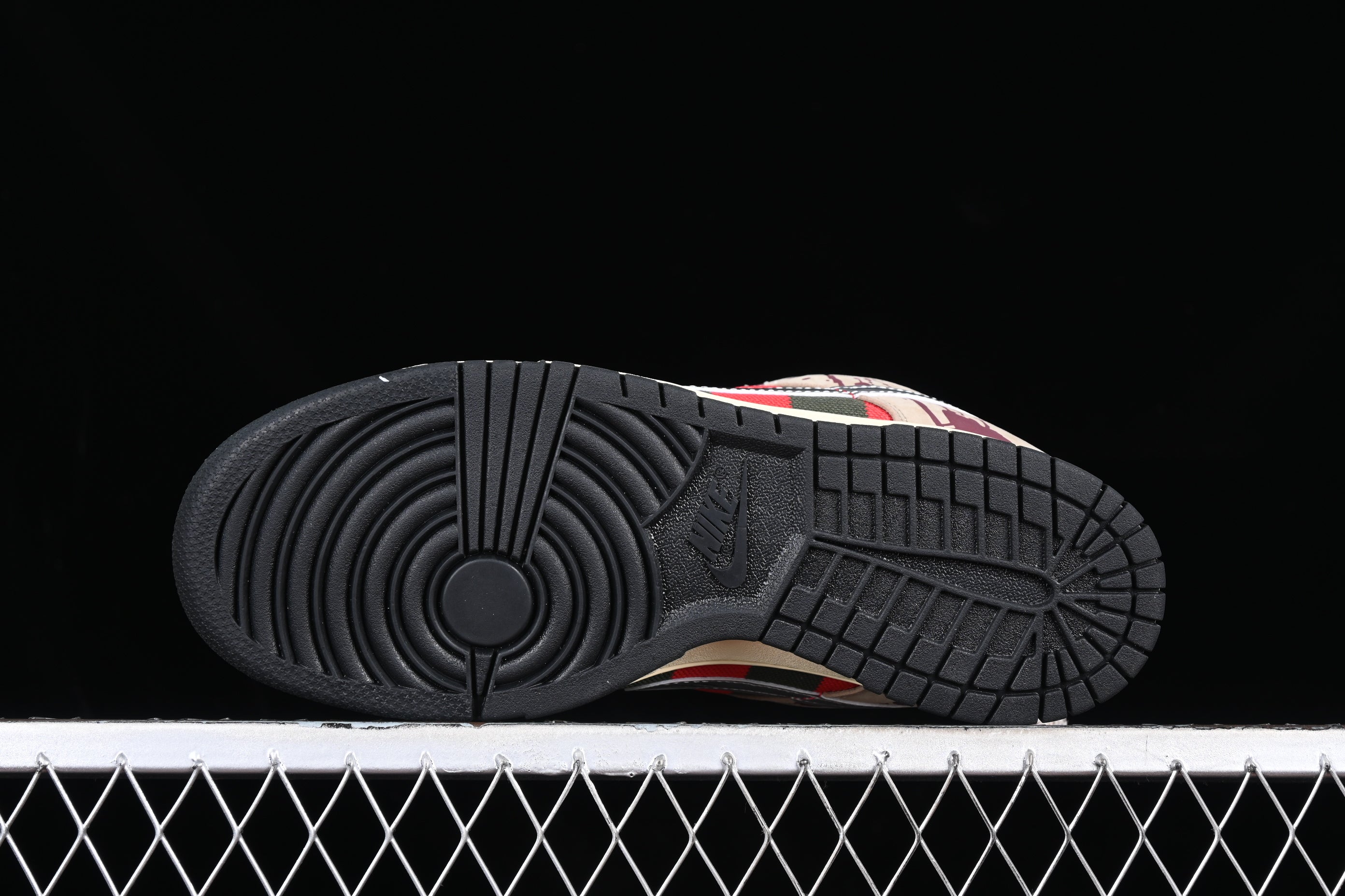 Nike SB Dunk Low Freddy Krueger