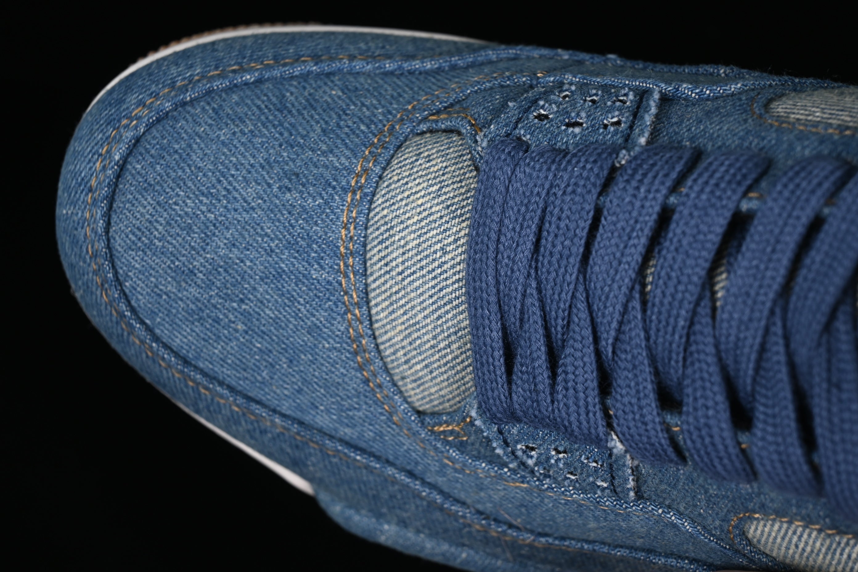 Jordan 4 Levis Denim back heel view