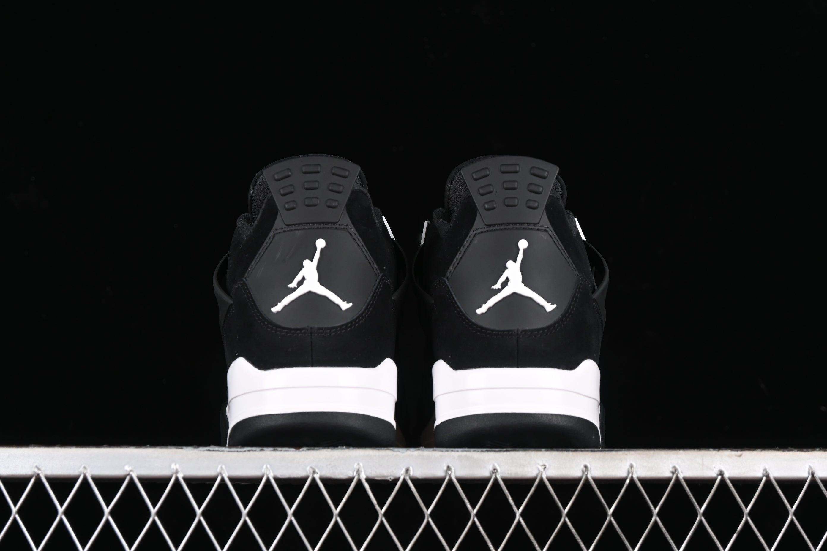 Jordan 4 Retro White Thunder