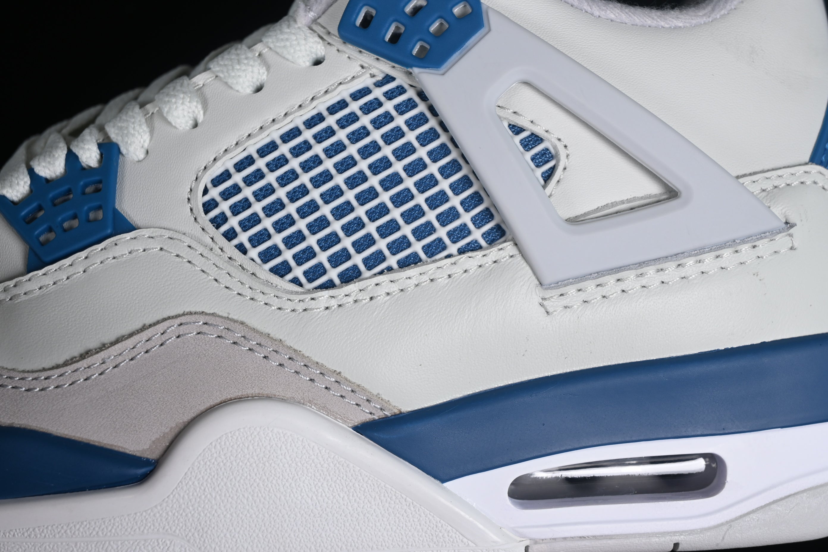 Jordan 4 Retro Military Blue (2024)