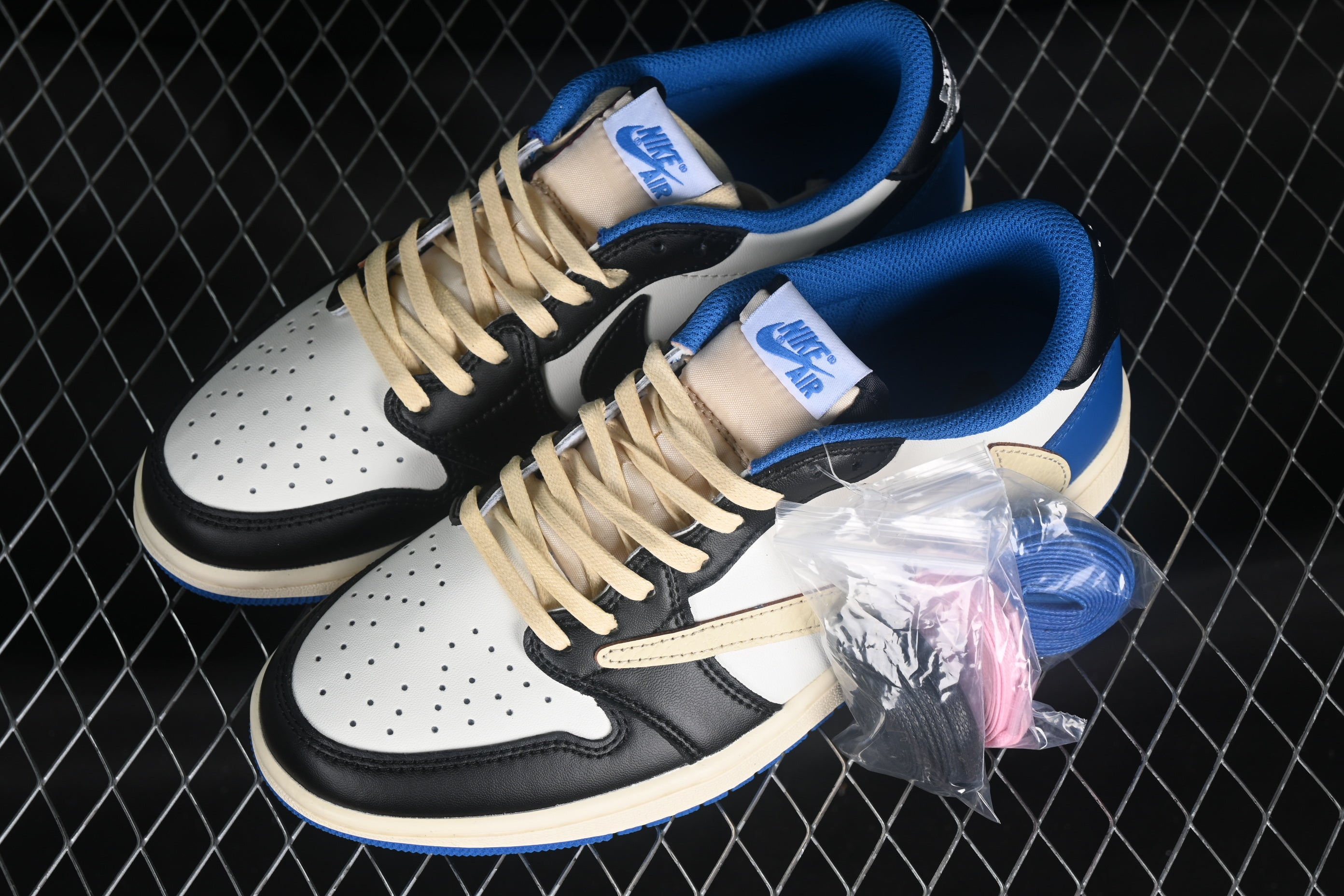 Jordan 1 Retro Low OG SP Fragment x Travis Scott