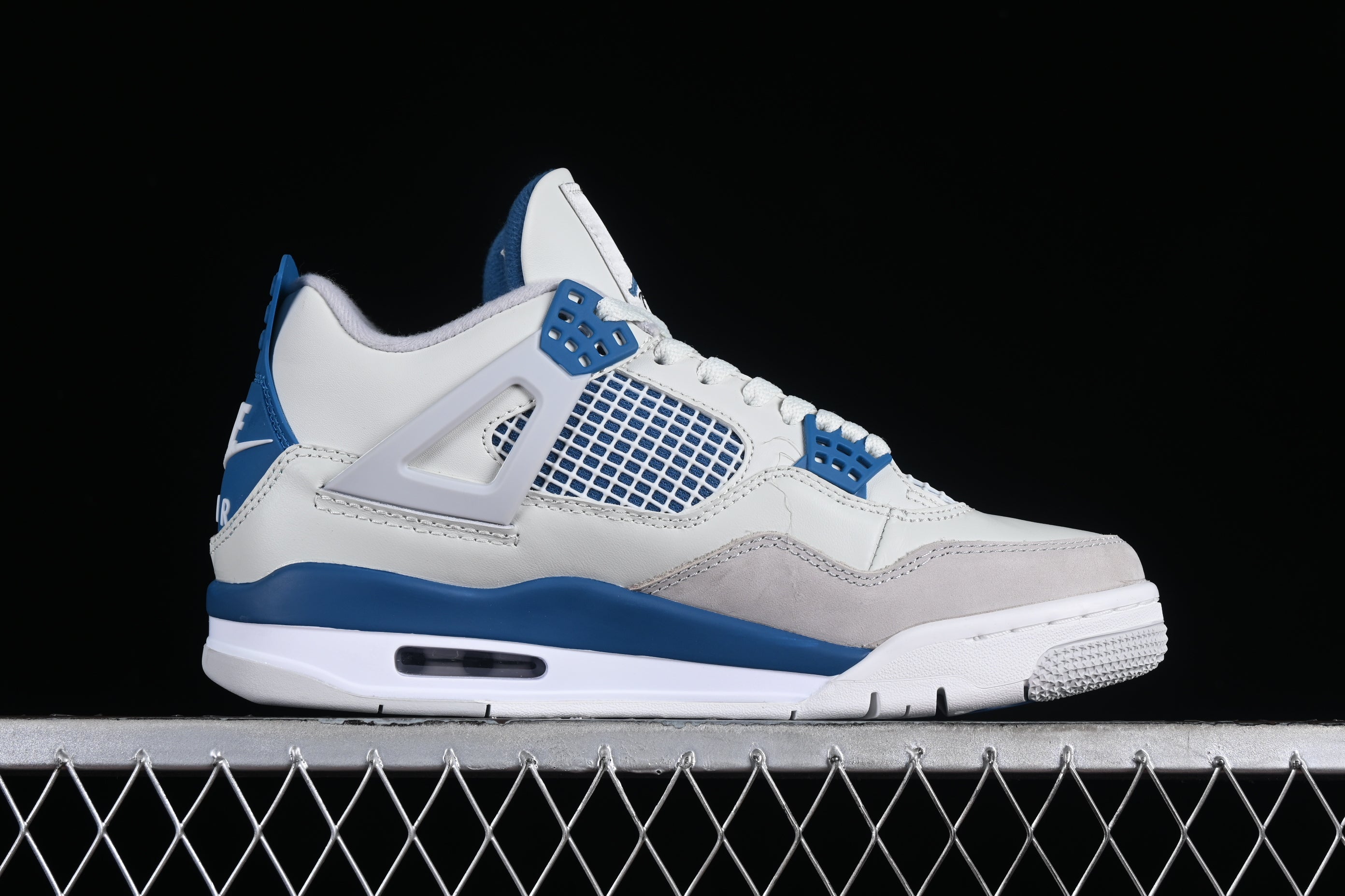 Jordan 4 Retro Military Blue (2024)