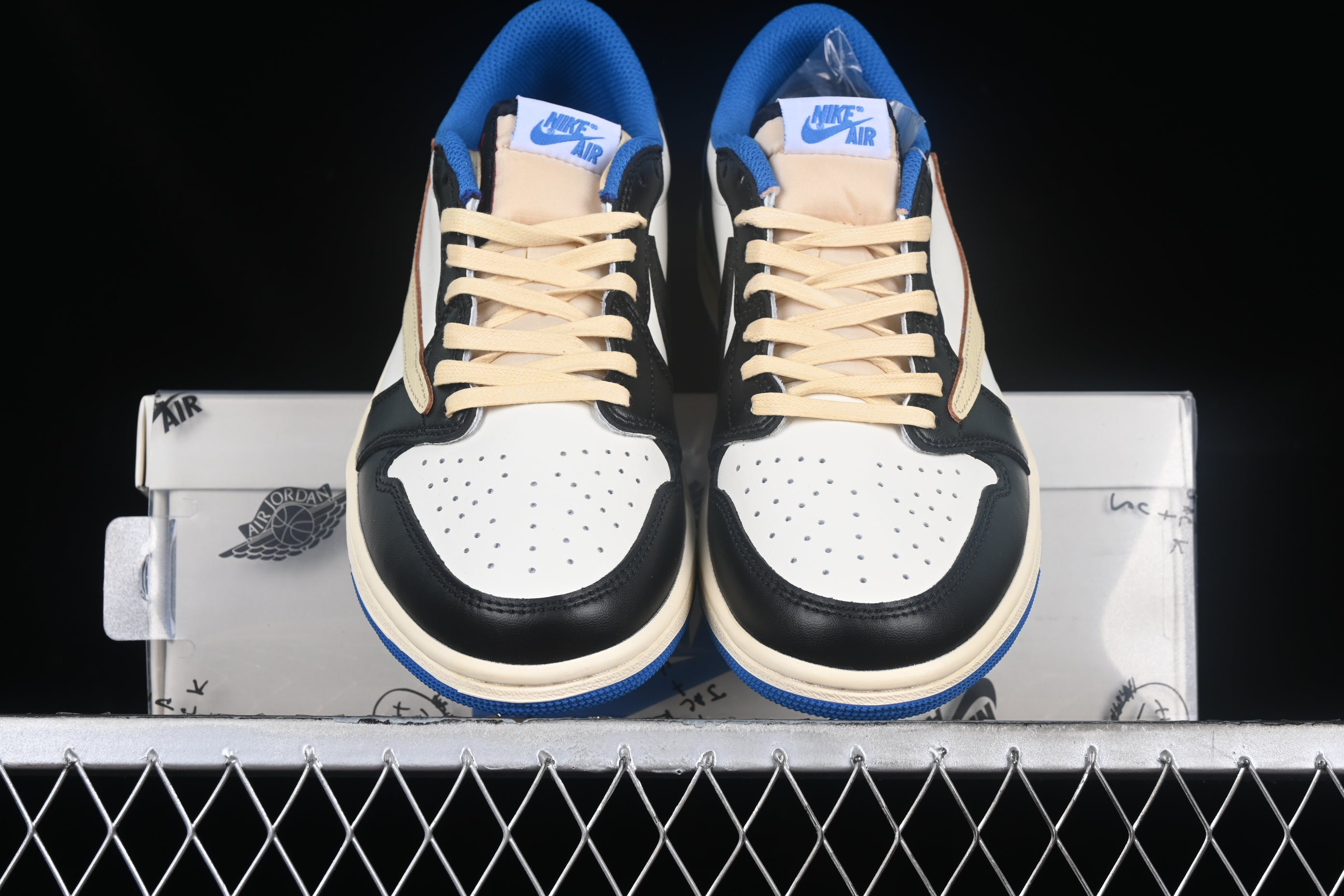 Jordan 1 Retro Low OG SP Fragment x Travis Scott