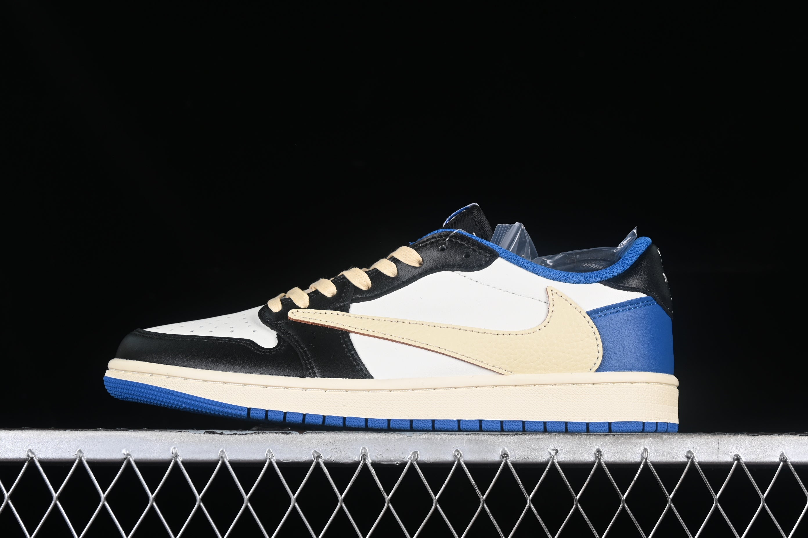 Jordan 1 Retro Low OG SP Fragment x Travis Scott