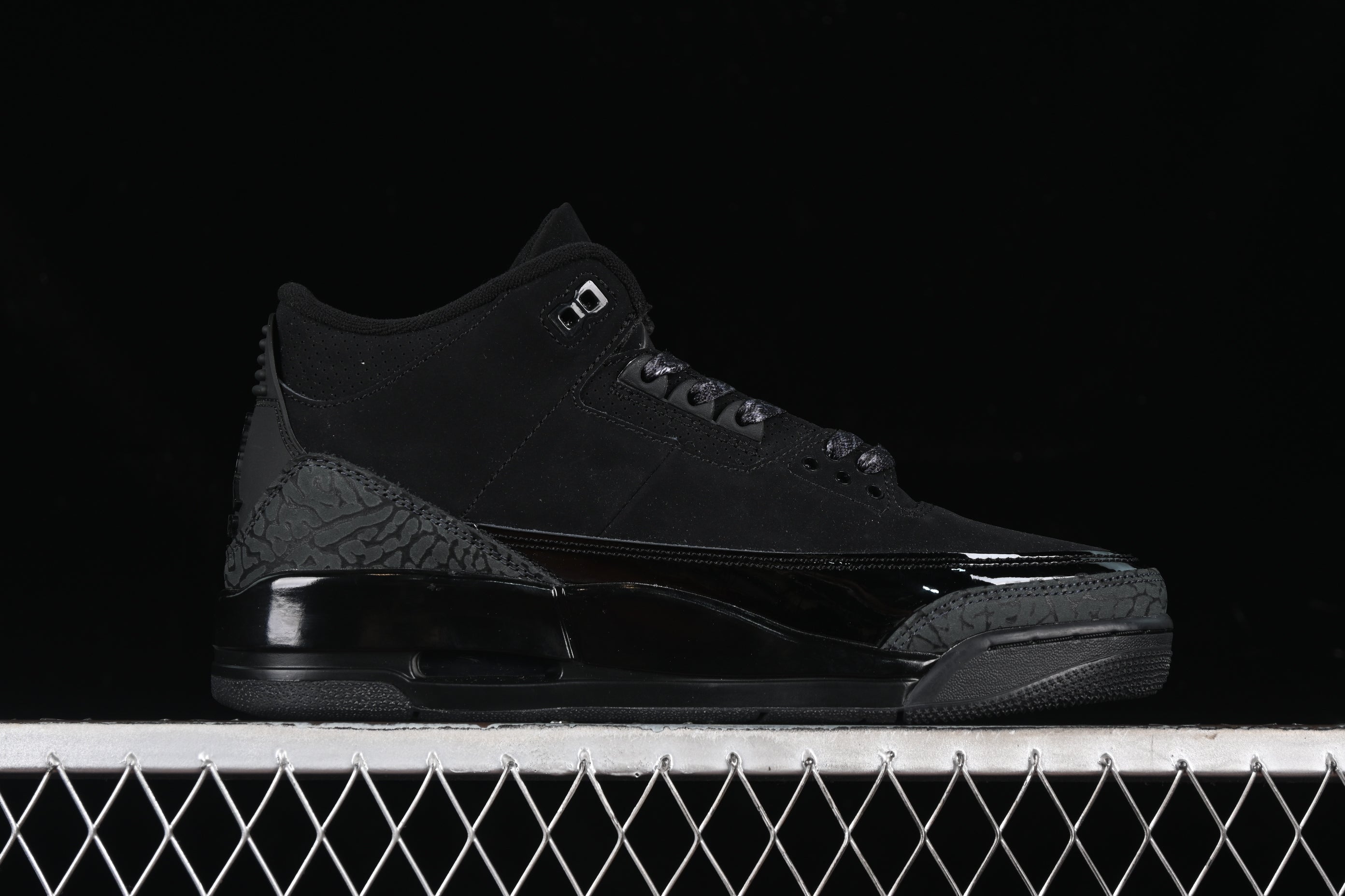 Jordan 3 Retro 'Black cat'