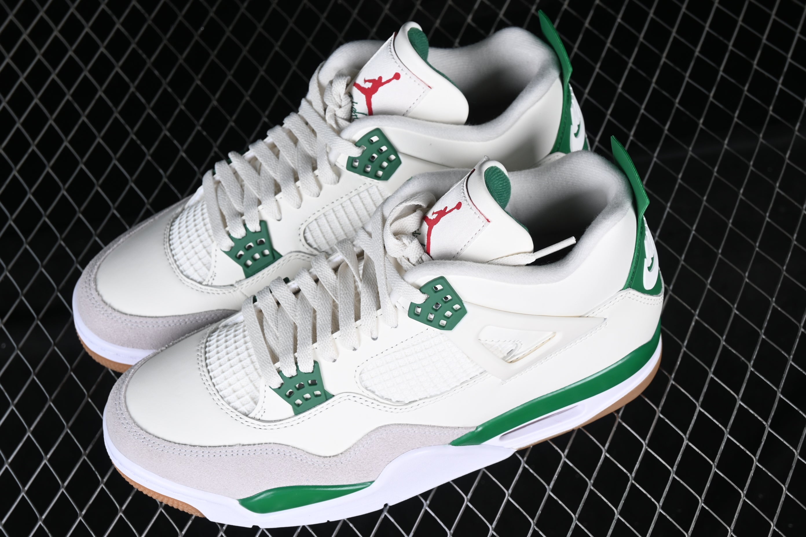 Jordan 4 Retro SB Pine Green